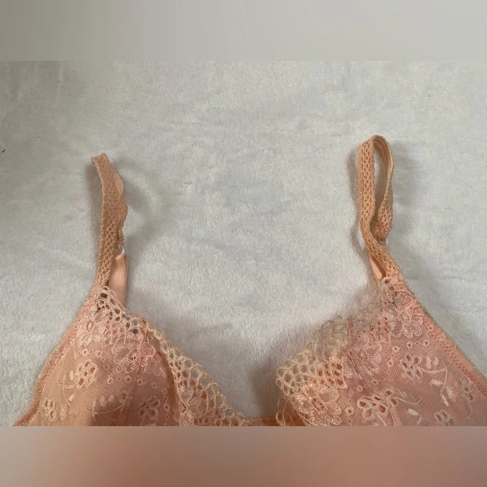 Victoria’s Secret Pink‎ Lace Bra Size 36C